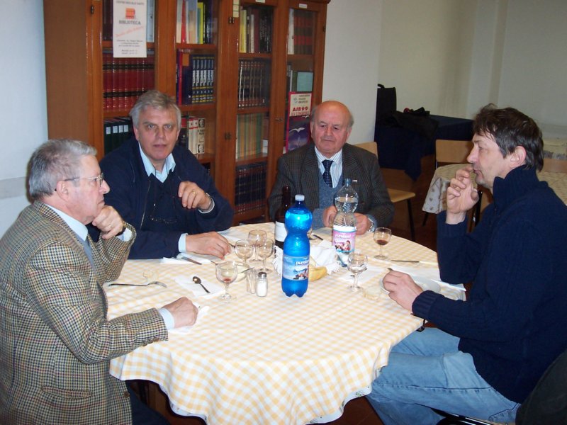 cisimetteinposa.jpg