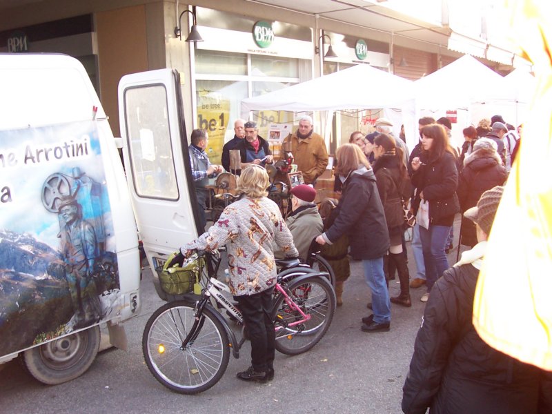 partedelmercatinodoveeravamoospitati.jpg