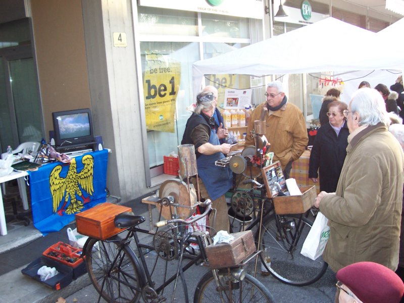 quesannoconduebicicletteentrambeoriginali.jpg